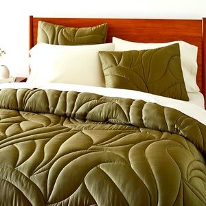 WEST ELM Silky Lyocel Petals Comforter